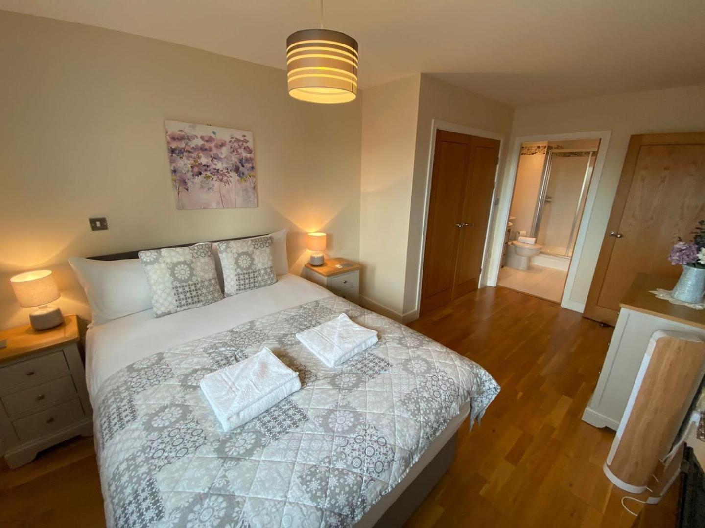Apartment *modern 2 Bed In The Heart Of Cardiff* *