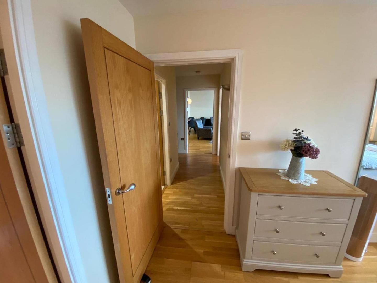 *modern 2 Bed In The Heart Of Cardiff*