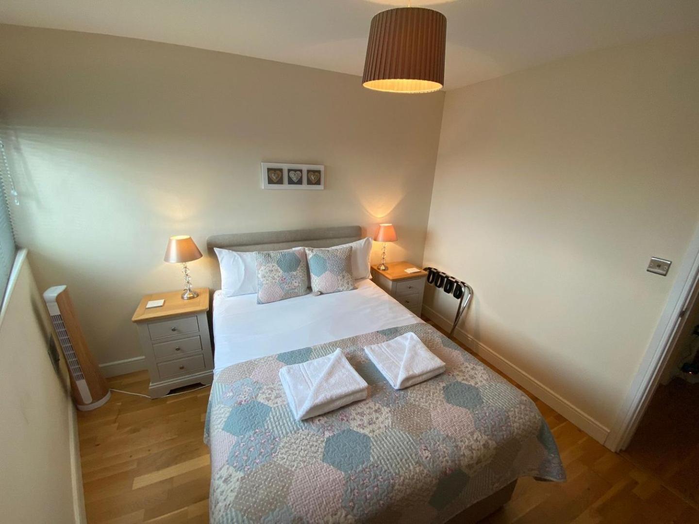 *modern 2 Bed In The Heart Of Cardiff* Apartment