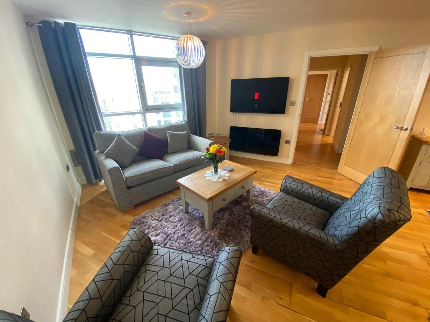 Apartment *modern 2 Bed In The Heart Of Cardiff*